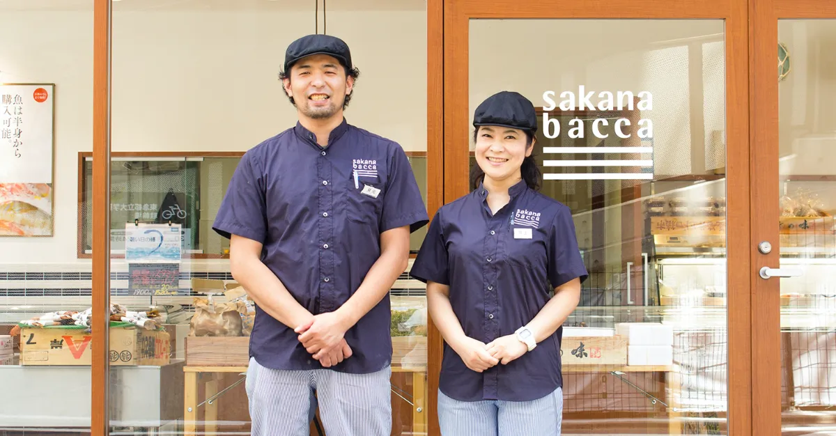街の鮮魚店で働く人たち